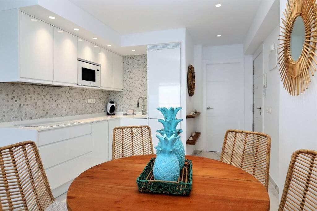 Luxurious 2-Bedroom Apt With Stunning Views, 1St Line On Levante Beach, Benidorm Buitenkant foto